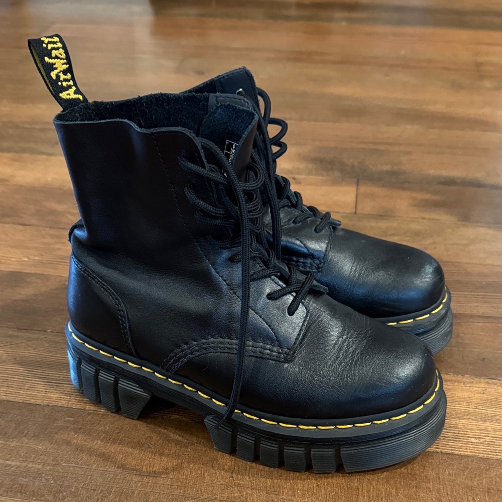 Dr. Martens Audrick 8-Eye Boot sz 8